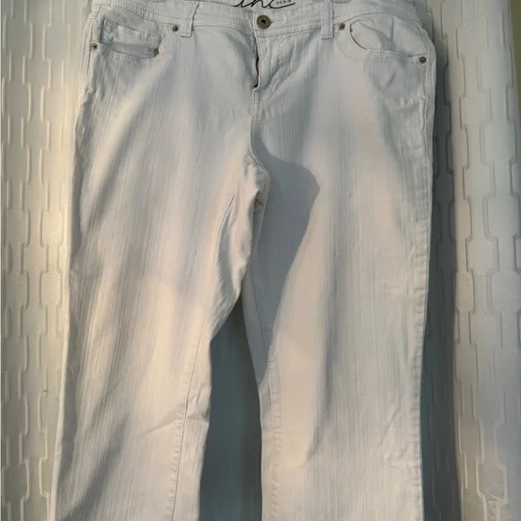 Women's INC Embroidered White Cropped Jeans- Size 16 - Picture 10 of 11